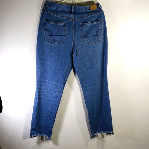 AMERICAN EAGLE HIGH RISE DISTRESSED JEAN'S. - Picture 6 of 9